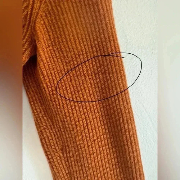 Vince Lightweight Cashmere Long Sleeve V-Neck Henley Sweater (00571) - Picture 13 of 13